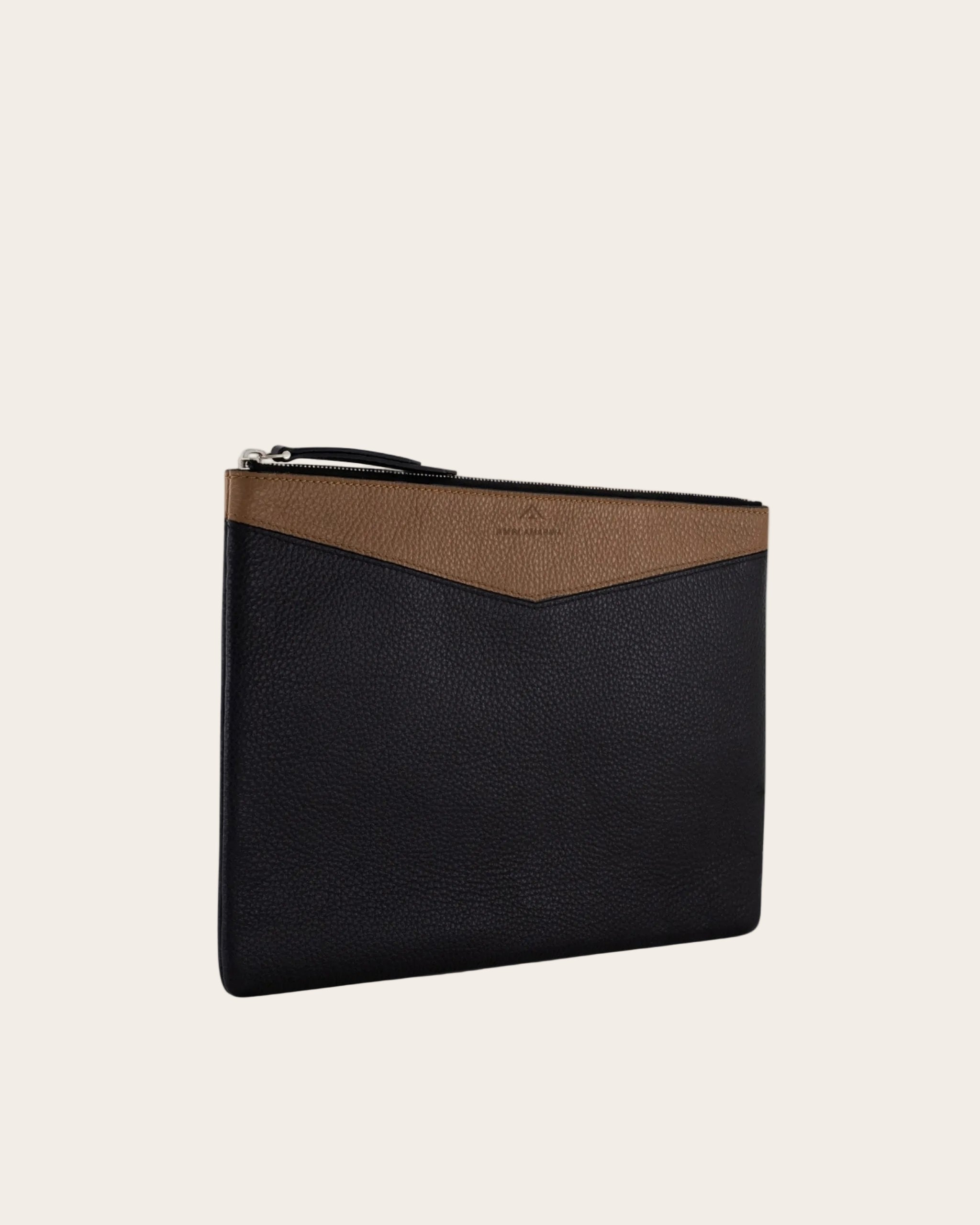 AMRI AMARNIA – Leather Pouch – Navy & Camel Edition.